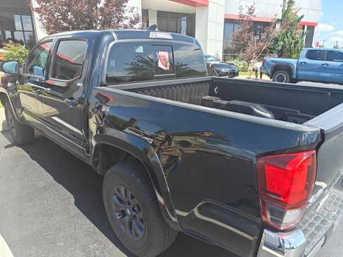Used 2023 Toyota Tacoma SR5 AWD/4WD image 3