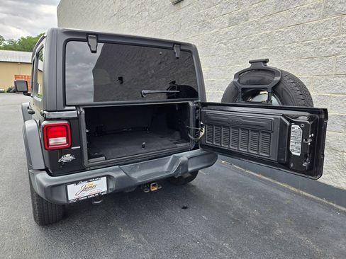 Used 2019 Jeep Wrangler Unlimited Sport S AWD/4WD image 38