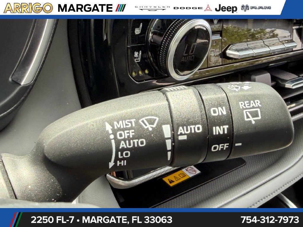 Used 2024 Toyota Highlander Platinum FWD image 36