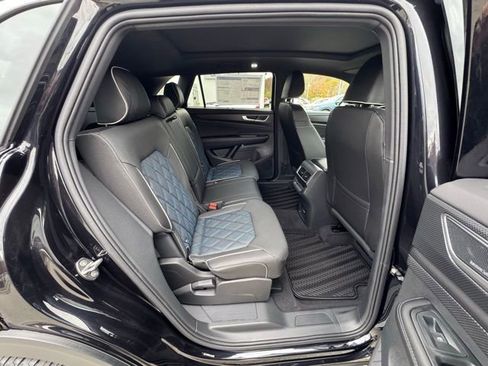 New 2026 Volkswagen Atlas Cross Sport SEL Premium R-Line image 21