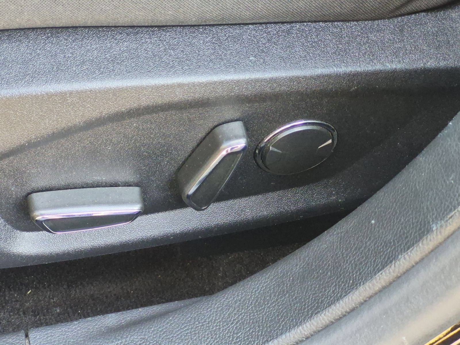 Used 2020 Ford Fusion SE FWD image 16