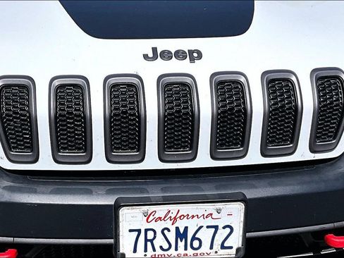 Certified 2016 Jeep Cherokee Trailhawk w/ Leather Interior Group AWD/4WD image 29