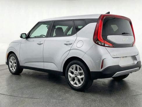 Used 2025 Kia Soul LX w/ LX Technology Package FWD image 6