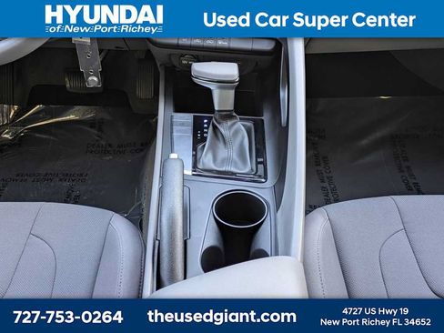 Certified 2025 Hyundai Elantra SE FWD image 19