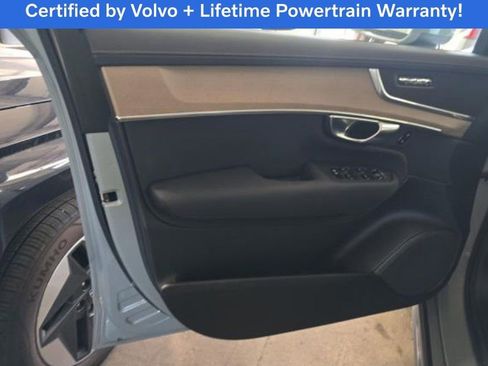 Certified 2025 Volvo XC90 B6 Plus image 6
