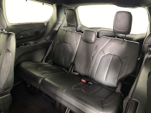 Used 2023 Chrysler Pacifica Touring-L w/ Uconnect Theater Family Group AWD/4WD image 35