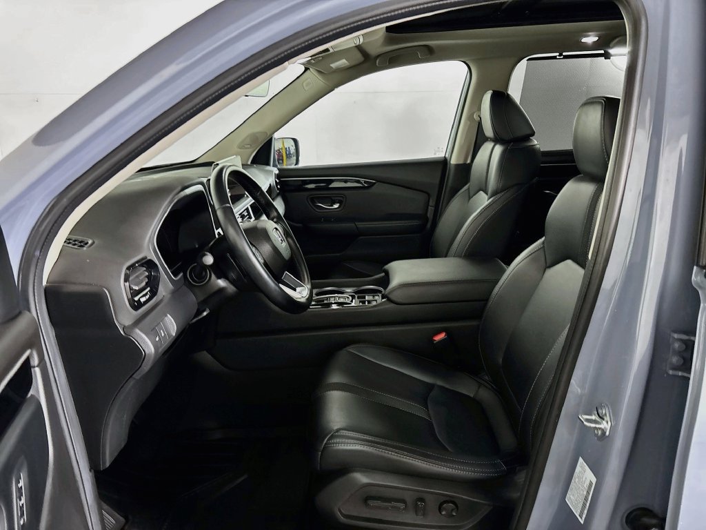 Used 2024 Honda Pilot Touring image 11