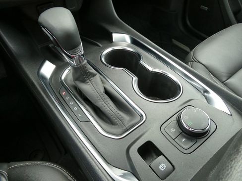 Used 2023 Chevrolet Traverse LT w/ LT Premium Package AWD/4WD image 32