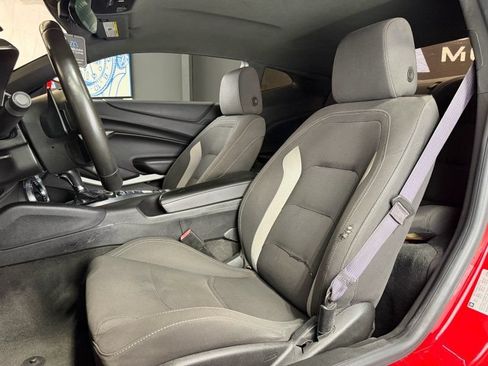 Used 2017 Chevrolet Camaro LT RWD image 15