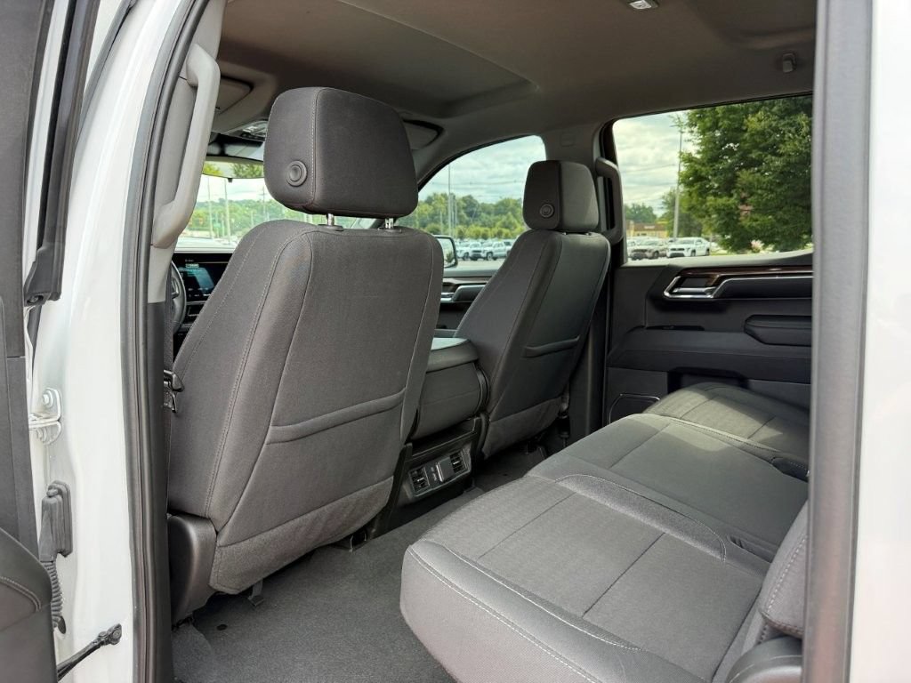 Used 2024 Chevrolet Silverado 1500 LT AWD/4WD image 17