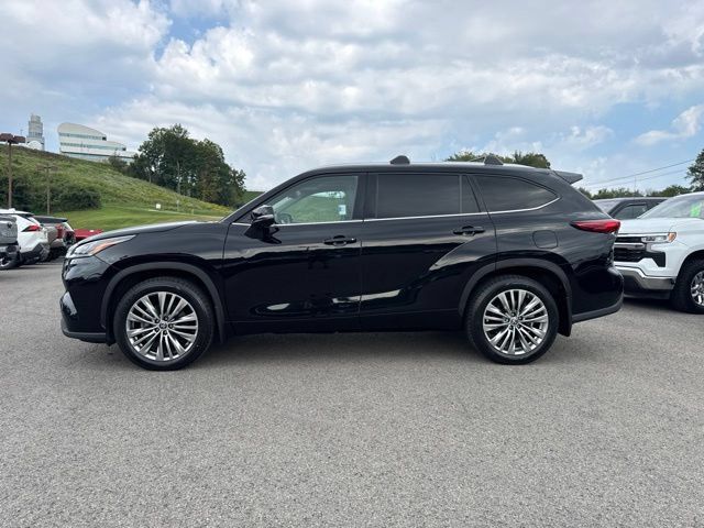 Used 2023 Toyota Highlander Platinum AWD/4WD image 3