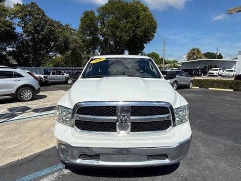 Used 2019 RAM 1500 Classic SLT image 9
