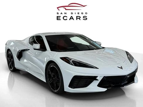 Used 2025 Chevrolet Corvette Stingray Preferred Cpe w/ 2LT image 3