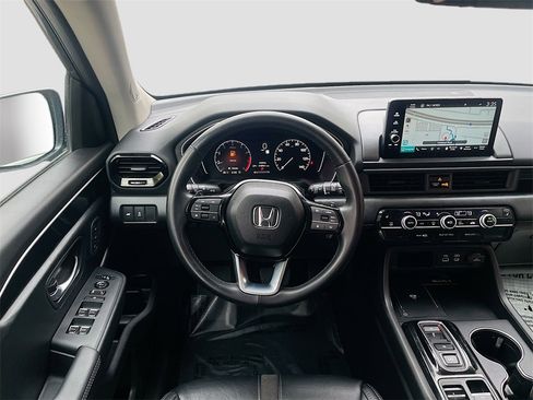 Used 2025 Honda Pilot Touring image 24