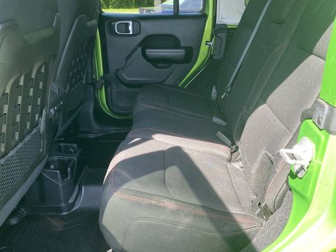 Used 2019 Jeep Wrangler Unlimited Rubicon w/ Cold Weather Group AWD/4WD image 16