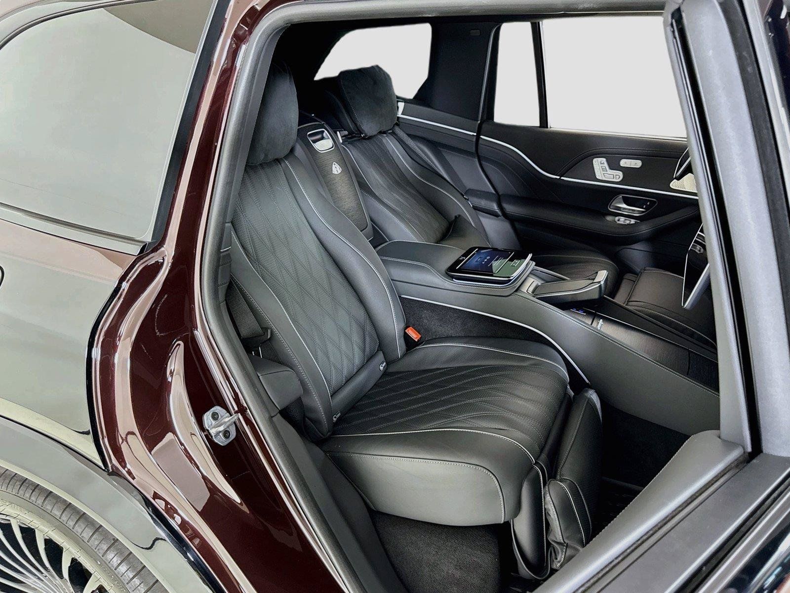 Used 2024 Mercedes-Benz Maybach GLS 600 4MATIC image 34