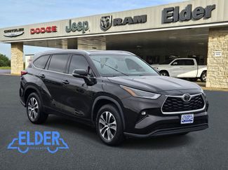 Used 2022 Toyota Highlander XLE FWD 360° Tour