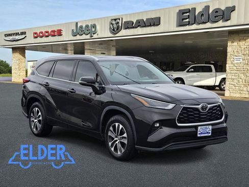 Used 2022 Toyota Highlander XLE FWD image 1