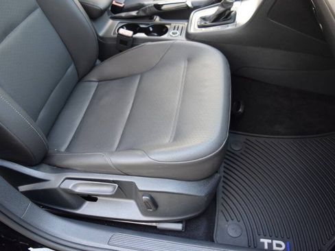Used 2015 Volkswagen Golf TDI S FWD image 53