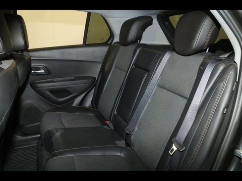 Used 2018 Chevrolet Trax LT w/ LT Convenience Package FWD image 21