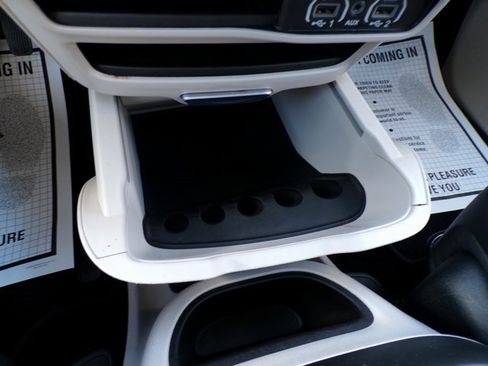 Used 2024 Chrysler Pacifica Touring-L image 31