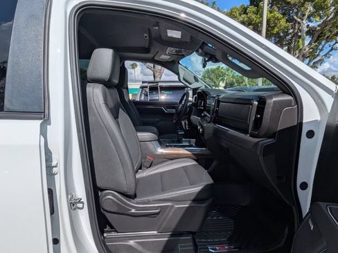 Used 2025 Chevrolet Silverado 1500 LT Trail Boss w/ LT Trail Boss Premium Package AWD/4WD image 12