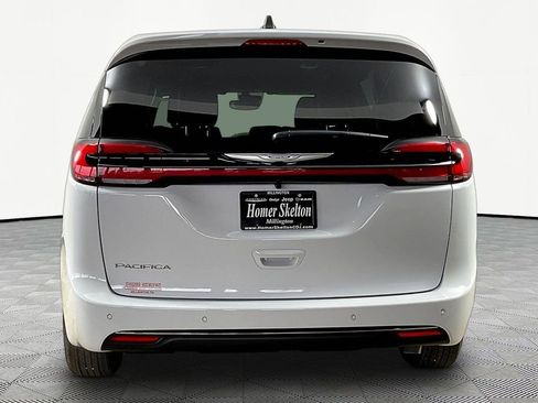 New 2026 Chrysler Pacifica Select FWD image 4