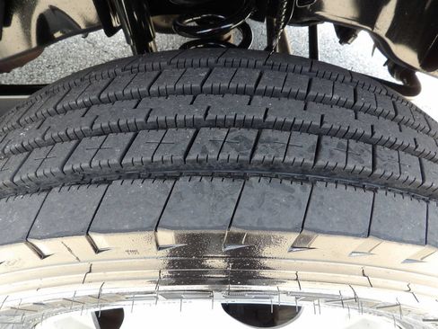 Used 2017 Ford F550 2WD Regular Cab Super Duty image 49