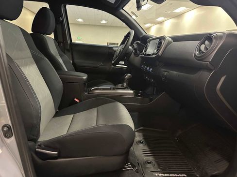 Certified 2020 Toyota Tacoma TRD Off-Road image 26