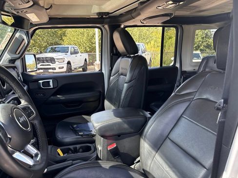 Used 2023 Jeep Wrangler Unlimited Sahara AWD/4WD image 18