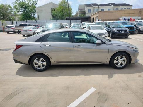 Used 2023 Hyundai Elantra SE image 11