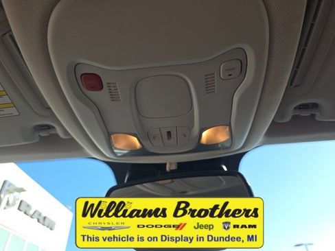 Certified 2022 Jeep Renegade Latitude w/ Convenience Group image 22