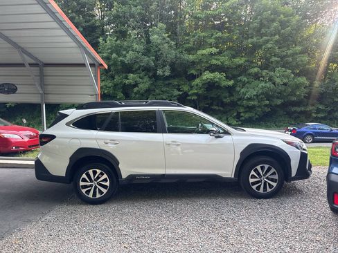 Used 2023 Subaru Outback Premium AWD/4WD image 11