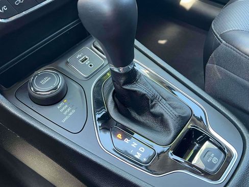 Used 2022 Jeep Cherokee Limited AWD/4WD image 13