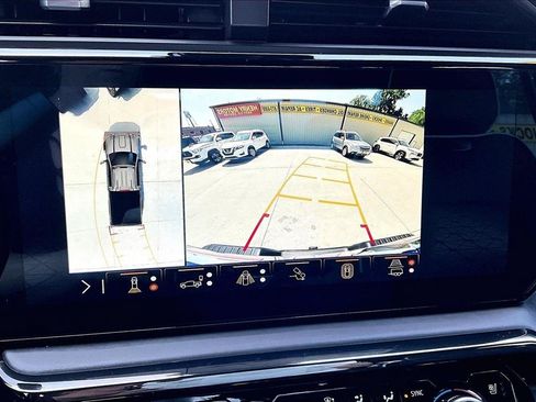 Used 2025 GMC Sierra 2500 AT4X AWD/4WD image 16