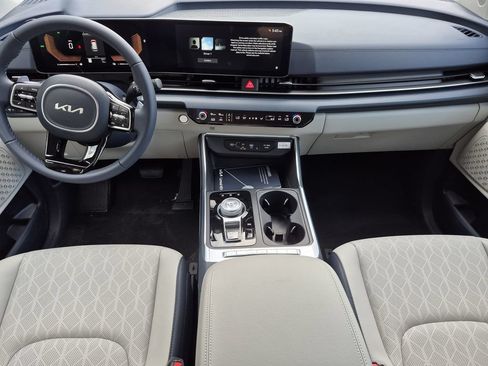 New 2026 Kia Carnival EX FWD image 13