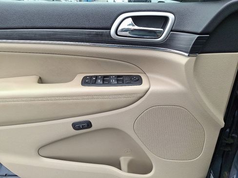 Used 2019 Jeep Grand Cherokee Limited image 12