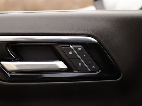 Certified 2025 Chevrolet Suburban Z71 w/ Z71 Off-Road Package image 31