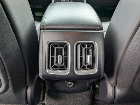 Used 2024 Kia Sorento S image 33