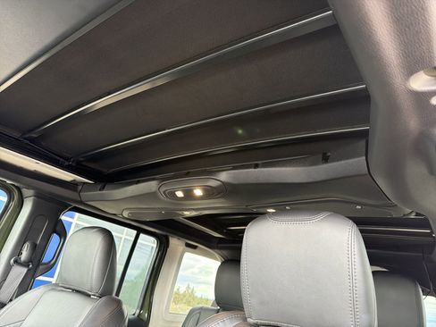 Used 2024 Jeep Wrangler High Altitude AWD/4WD image 17