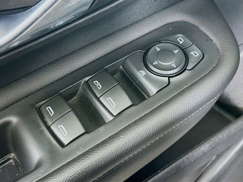 Used 2023 GMC Terrain SLE w/ Elevation Edition image 15