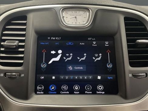 Used 2021 Chrysler 300 Touring L image 17