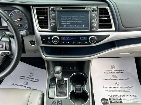 Used 2019 Toyota Highlander XLE AWD/4WD image 55