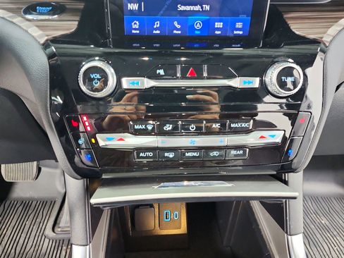 Used 2024 Ford Explorer Limited w/ Limited Technology Package image 28