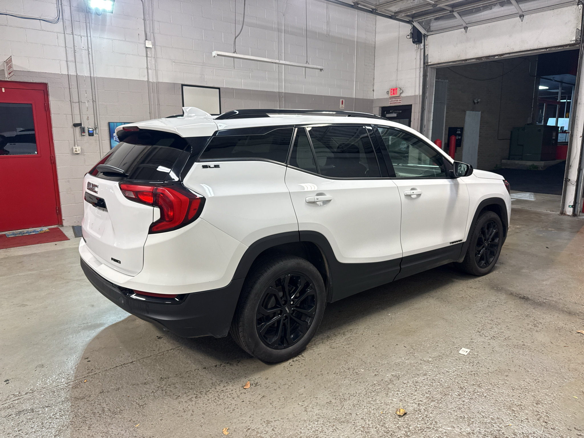 Used 2021 GMC Terrain SLE w/ Driver Convenience Package AWD/4WD image 8