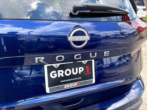 Used 2025 Nissan Rogue SV FWD image 29