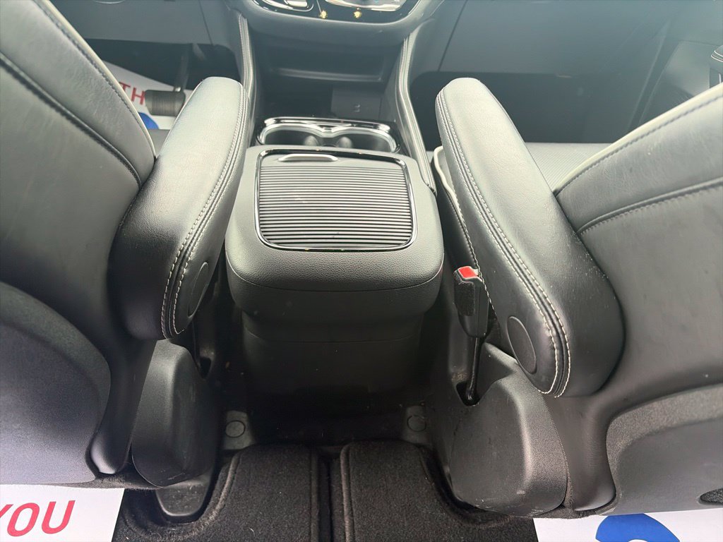 Used 2026 Chrysler Pacifica Limited FWD image 12