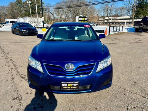 Used 2011 Toyota Camry LE image 2