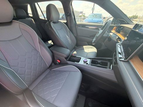Used 2025 Volkswagen Tiguan SEL R-Line AWD/4WD image 26