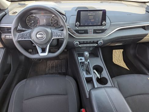 Used 2025 Nissan Altima 2.5 SV FWD image 29